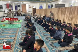 مشارکت کودک در نماز جماعت و بردن او در مسجد نقش اساسی در تربیت دینی او دارد