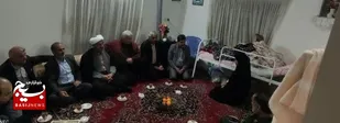 دیدار فرمانده حوزه حضرت صاحب الزمان (عج) با خانواده شهید آزموده در جویبار