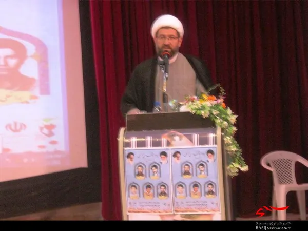 همزمان با ایام الله دهه فجر،&zwnj; یادواره شهدای فرهنگی شهرستان اردل با حضور مسئولین، اقشار مختلف مردم و خانواده معظم شهدا برگزار شد.