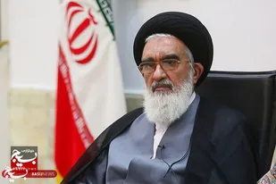 خبرنگاران باید با بصیرت، هوشمندی و تعهد، حقایق را برای افکار عمومی روشن و نقاب از چهره دروغین نظام سلطه بردارند