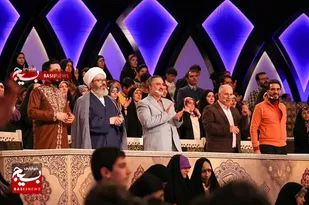 اعطای نشان خادمی حرم علی بن موسی الرضا(ع) به عوامل ویژه برنامه محفل+فیلم