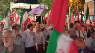 دیار مینودری قزوین ایستاده در میدان