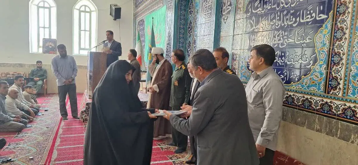 تجلیل از خبرنگاران بسیج شهرستان چگنی در نماز جمعه