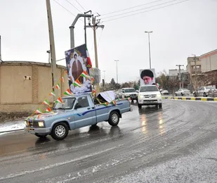 استقبال نمادین از تمثال امام راحل و نواخته شدن زنگ انقلاب در ایلام