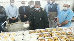 توزیع ۷ هزار پرس غذا در بین نیازمندان با حضور فرمانده سپاه بیت المقدس کردستان