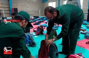 لبخند مهر بر لبان دانش آموزان قوچانی با اهدای ۸۰۰ بسته لوازم&zwnj;التحریر