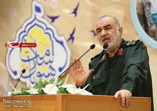 سپاه و بسیج برای مقابله با بیماری کرونا در کنار مردم و کادر درمان بوده است