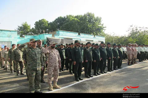 صبحگاه مشترک نیروهای نظامی و انتظامی تویسرکان