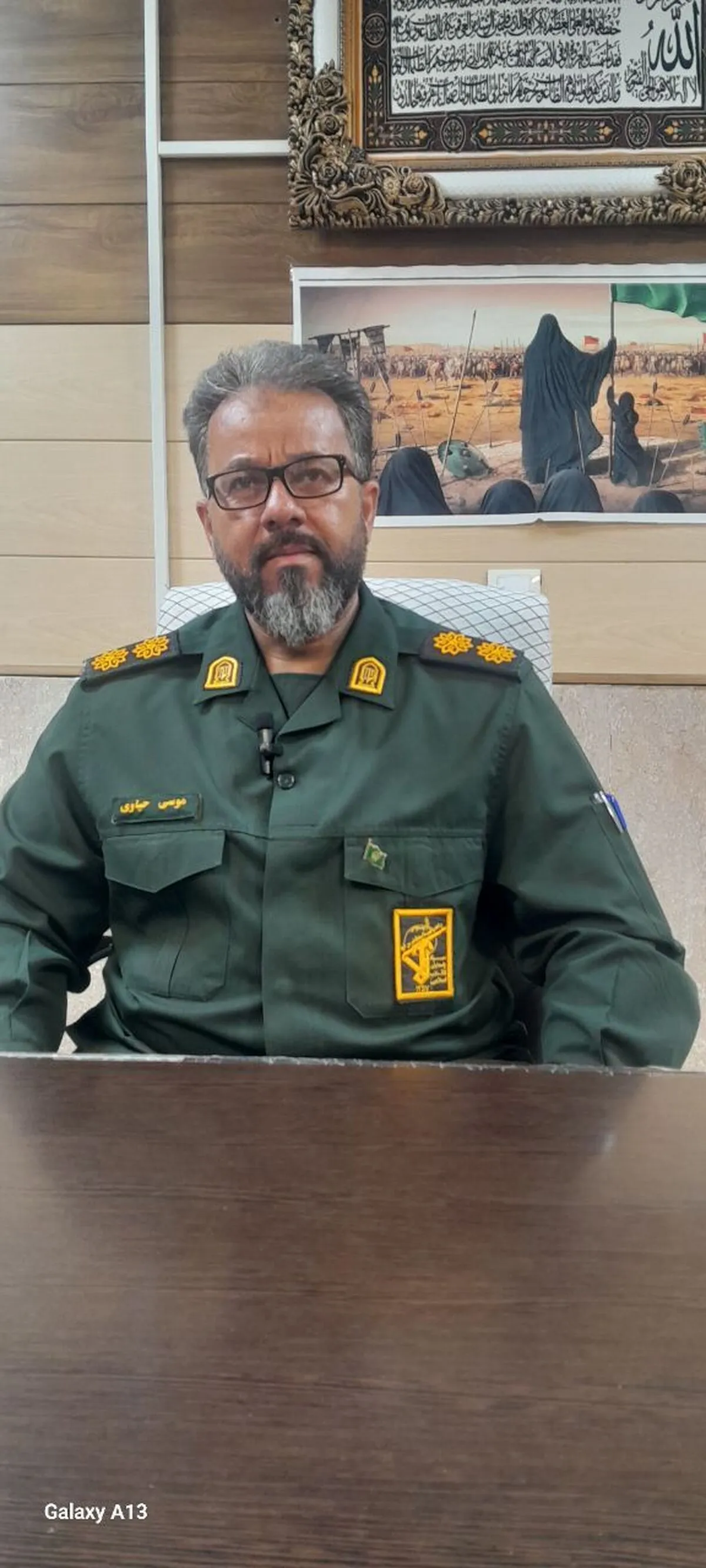 دیدار فرمانده ناحیه هویزه با خانواده شهدا و جانبازان بمناسبت هفته دفاع مقدس