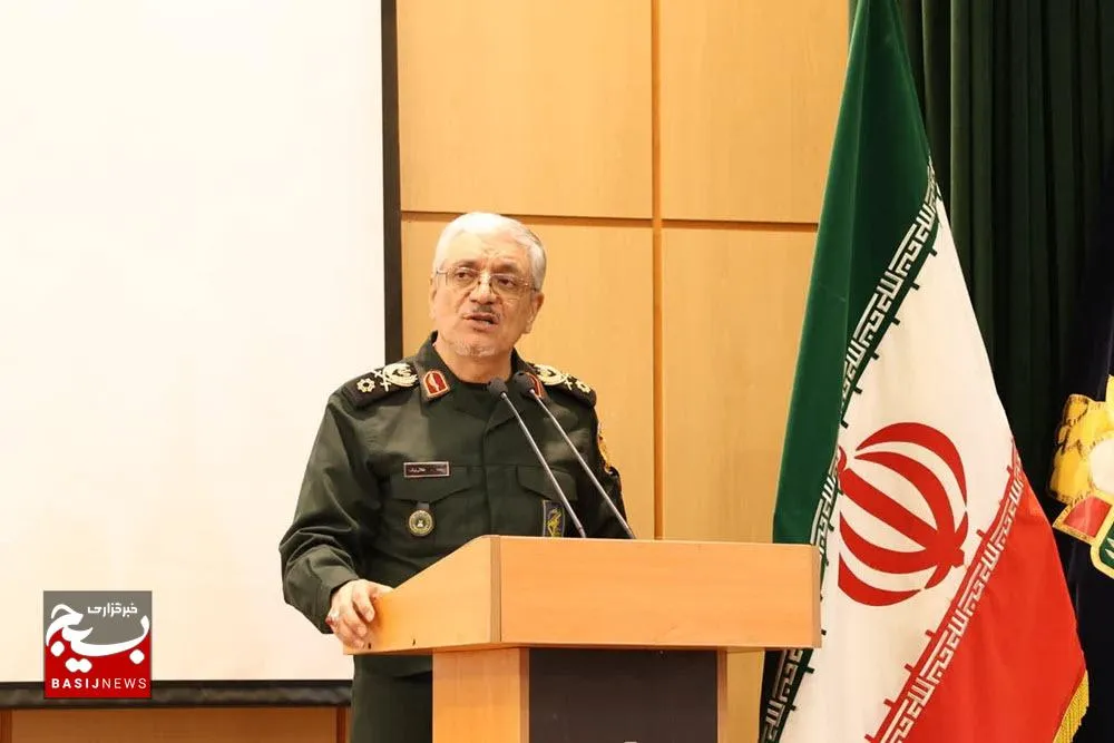 دشمن در جنگ شناختی به دنبال هویت‌زدایی است