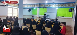 جلسه آشنایی با اصول امربه&zwnj;معروف در ناحیه مقاومت امام حسین(ع) قم