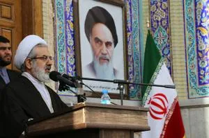 جریاناتی گستاخانه علیه اصل نظام و امام(ره) و معنویت موضع گرفته‌اند