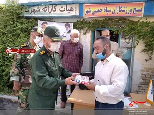 تجلیل فرمانده سپاه ناحیه خمینی شهر از آزادگان