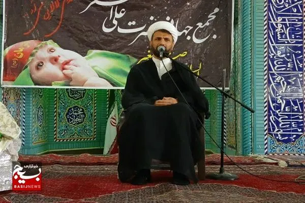 فرزند می‌تواند انسان را عزتمند کند
