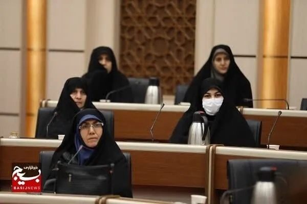 نافهمی غرب از حقیقت اصلی انسان است/ با مکاتب فکری جهانی در مورد زن، به همگرایی نخواهیم رسید