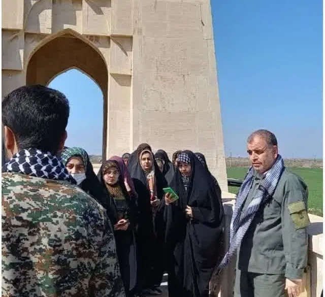 «دهلاویه» یادمان دلیرمرد چریک/ دانش‌آموزان دختر پیشوایی با حضور در يادمان دهلاويه با آرمان‌های شهدا تجديد ميثاق کردند