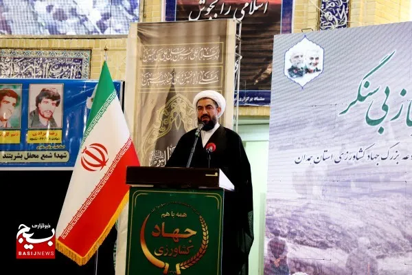 انقلابیگری و انقلابی عمل کردن تنها راه پیشرفت است/ یادواره‌های شهدا روحیه جهادی را در جامعه حاکم  می‌کند