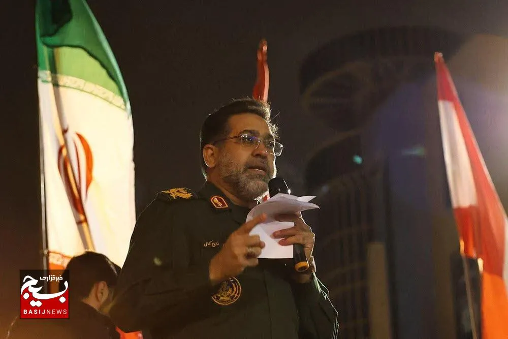 مهم ترین وظیفه امروز ملت ایران حضور در میدان است