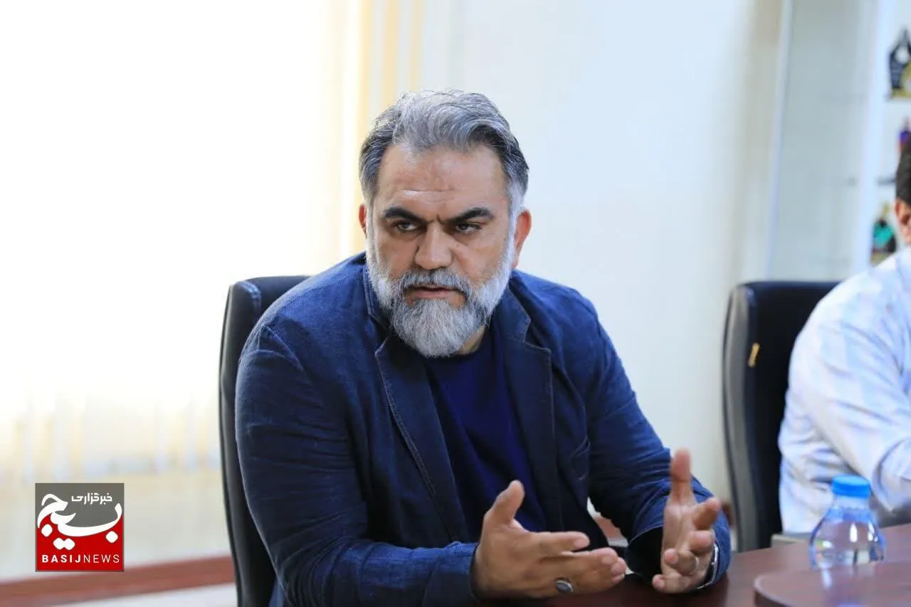 حضور جوانان بین تماشاگران نمایش حکم ولایت امیدوار کننده است