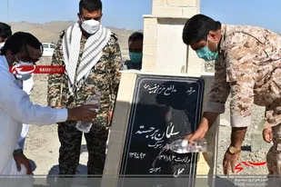 غبار روبی مزار شهدا بخش بنت شهرستان نیکشهر به مناسبت هفته بسیج