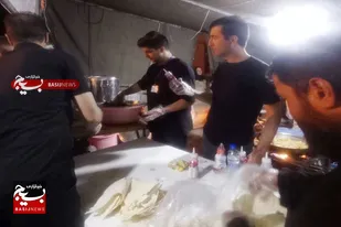 توزیع روزانه ۶ هزار پرس غذا در موکب شهدای تویسرکان