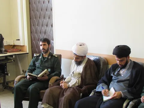 علما و روحانیون شهرستان شازند با فرمانده سپاه ناحیه این شهرستان دیدار و گفت و گو کردند