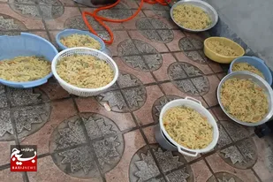 طبخ غذا به همت بسیجیان ویژه نیمه شعبان انجام شد
