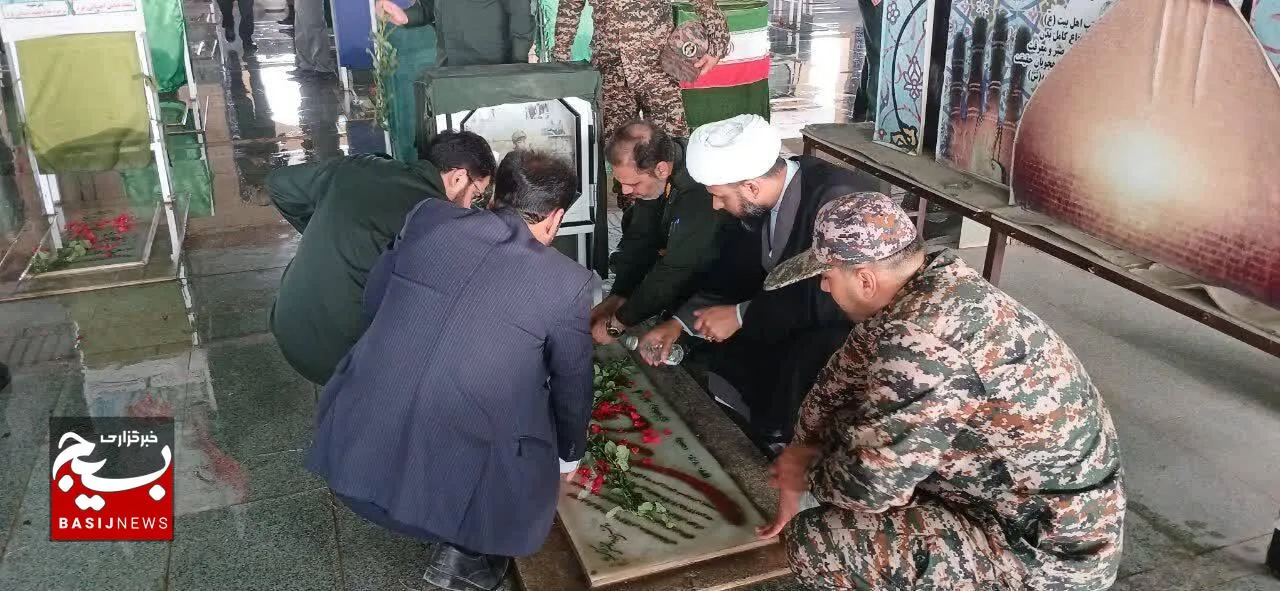 برگزاری آئین غبار روبی مزار شهدای شوش به مناسبت هفته عقیدتی سیاسی