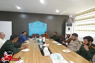 دیدار جمعی از پاسداران سپاه لارستان با مدیر و معاونین آموزش و پرورش شهرستان