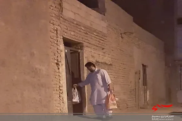 توزیع ۵٠ بسته معیشتی توسط بسیجیان پایگاه مقاومت بسیج ابراهیم خلیل در محله مرادقلی