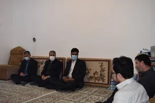 دیدار فرمانده سپاه بیت المقدس کردستان با خانواده شهیدان چناری