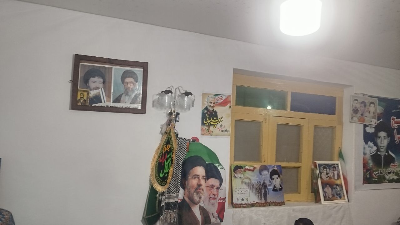 پسرم سن کمی داشت، اما کتابهایش را جمع کرد و عازم جبهه شد پسرم سن کمی داشت، اما کتابهایش را جمع کرد و عازم جبهه شد