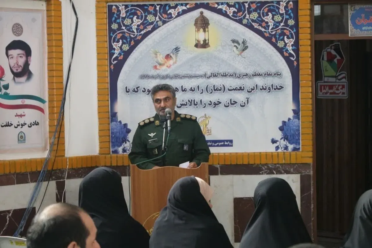 ملت ایران برای حفظ کشور و نظامشان از جان و مال خود مایه می‌گذارند