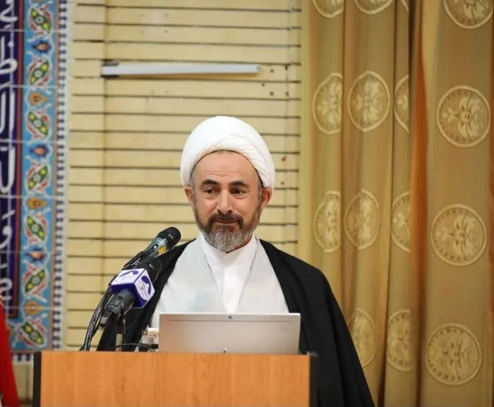 مدیران و معلمان بر تربیت دینی و آموزش دانش‌آموزان متمرکز شوند
