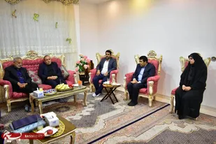 تجلیل مدیرکل آموزش و پرورش کهگیلویه و بویراحمد از خانواده خبرنگار فقید سید حمدالله خواهش نیک + ( تصاویر )