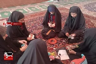 نوجوانان بسیجی با هنر دست پرچم ایران را در دل مردم برافراشتند