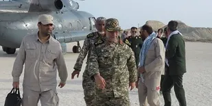 فرمانده نیروی دریایی سپاه از مناطق زلزله زده در هرمزگان بازدید کرد
