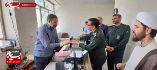 در تفكر ديني ما معلم روشنگر چراغ فروزان هدايت و نجات بخش آدميان از ظلمت جهل وناداني است.