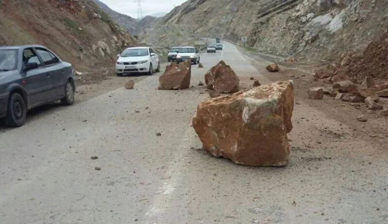 ریزش برداری ۸۸ مقطع از راه‌های دسترسی ایلام