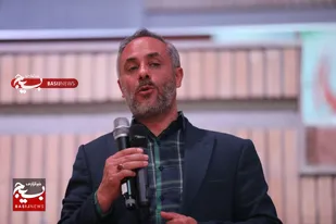 کشتی ایران همیشه در کنار انقلاب بود /کشتی گیران شبیه شهدا پرچم کشور را به اهتزاز در آوردند