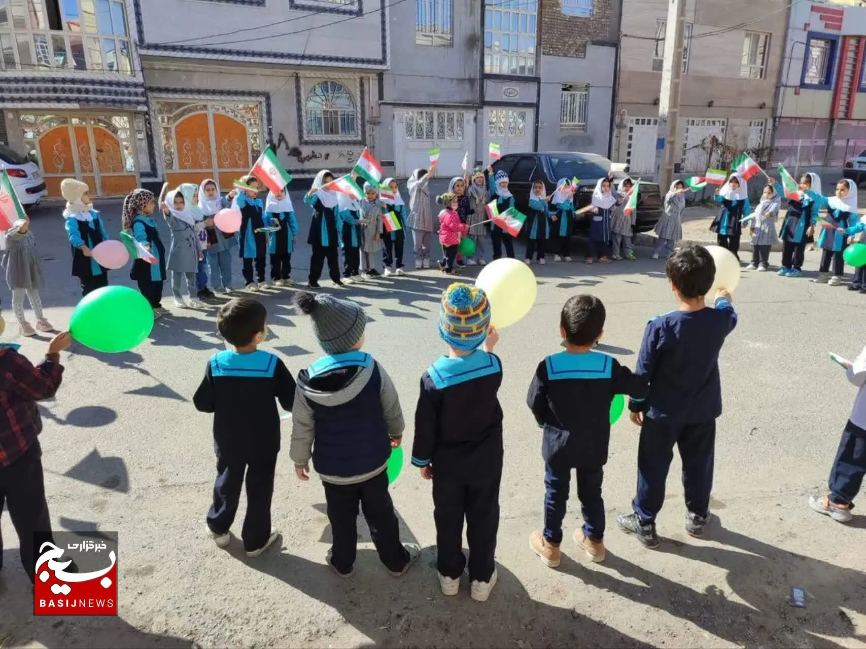 برگزاری جشن پرواز بادکنک‌ها بمناسبت گرامیداشت دهه مبارک فجر در زاهدان