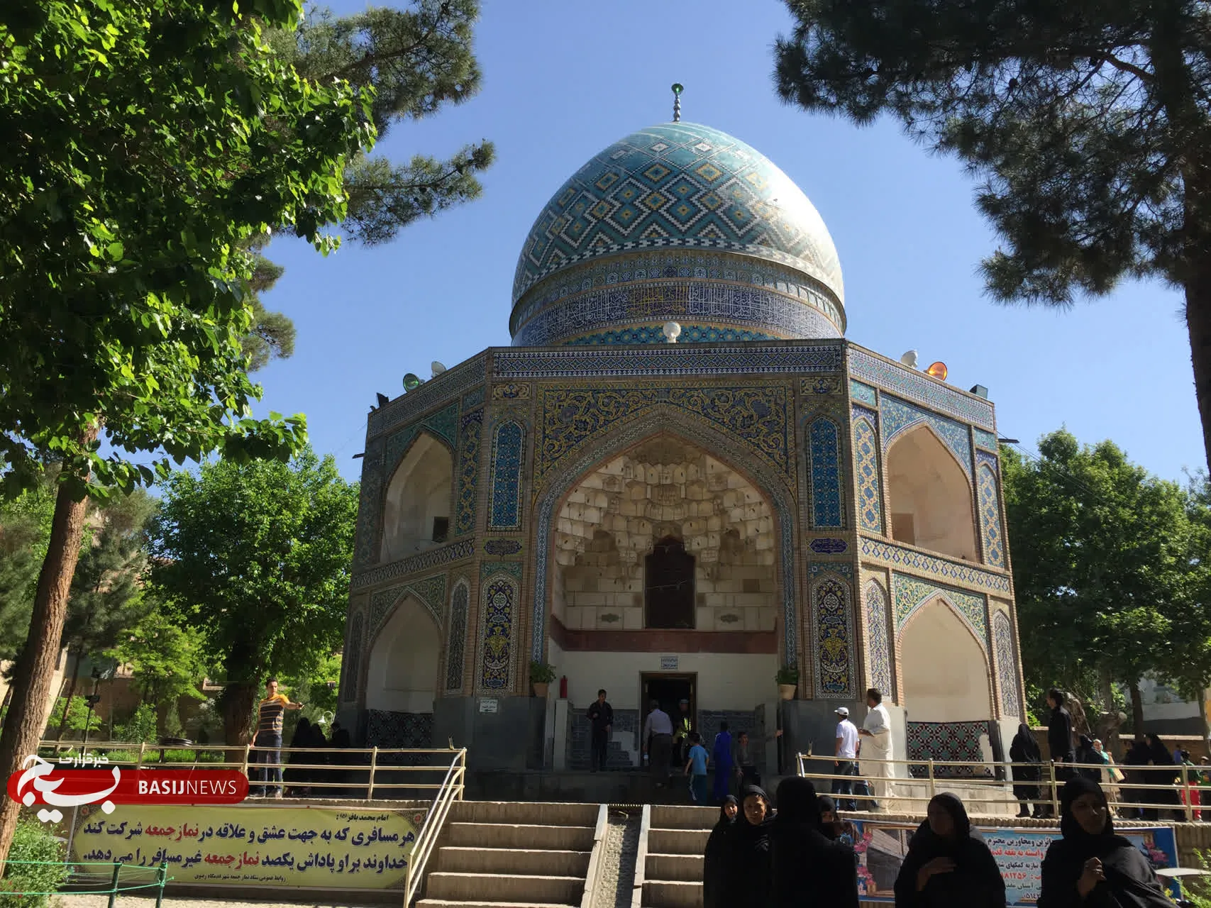 با پیگیری و اقدامات تخصصی اداره ثبت اسناد و املاک شهرستان زبرخان و همکاری اداره اوقاف، یکی از معضلات ثبتی قدیمی بقعه تاریخی و زیارتی قدمگاه رضوی پس از سال‌ها تعیین تکلیف و سند مالکیت تک‌برگ این بقعه صادر و تحویل اداره اوقاف شهرستان شد.