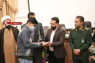 نشست صمیمانه هنرمندان با مسئولین خمینی شهر برگزار شد