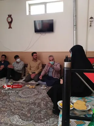 دیدار مسئول بسیج فرهنگیان خمینی شهر با خانواده شهید اکبر فخاری