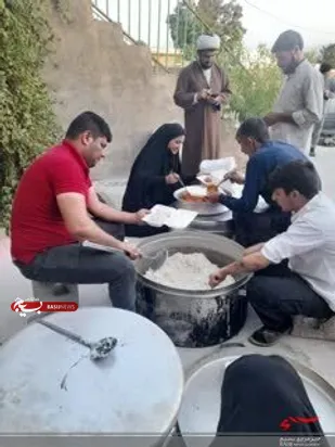 طبخ ۴۰۰ پرس غذای گرم در روستای قلعه مدرسه