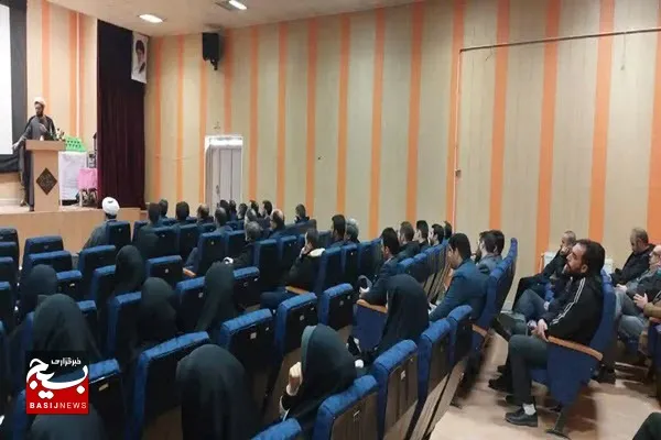 مطالعه و عمل به نهج البلاغه کلید حل مشکلات امروز است