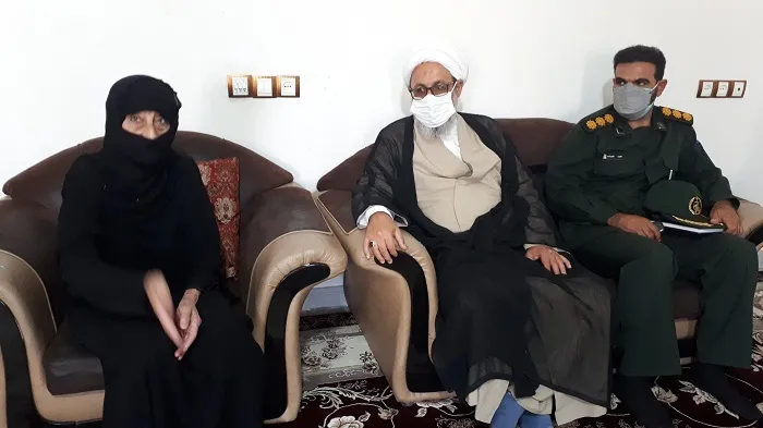 دیدار مسئول دفترنماندگی ولی فقیه در سپاه استان ایلام با خانواده شهید هاجرزاده