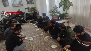 دیدار رزمندگان  و بسیجیان گردان یکم فاتحین با خانواده شهید امید اکبری