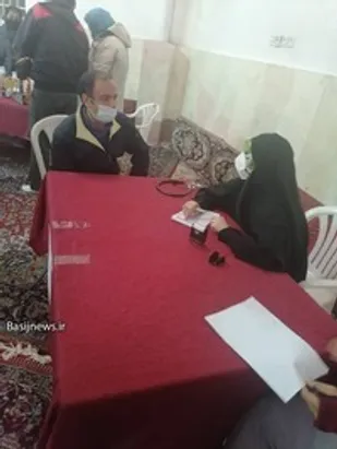 فیلم/ برپایی بازارچه مهربانی و میز خدمت در محله مهربانی چهارصد دستگاه