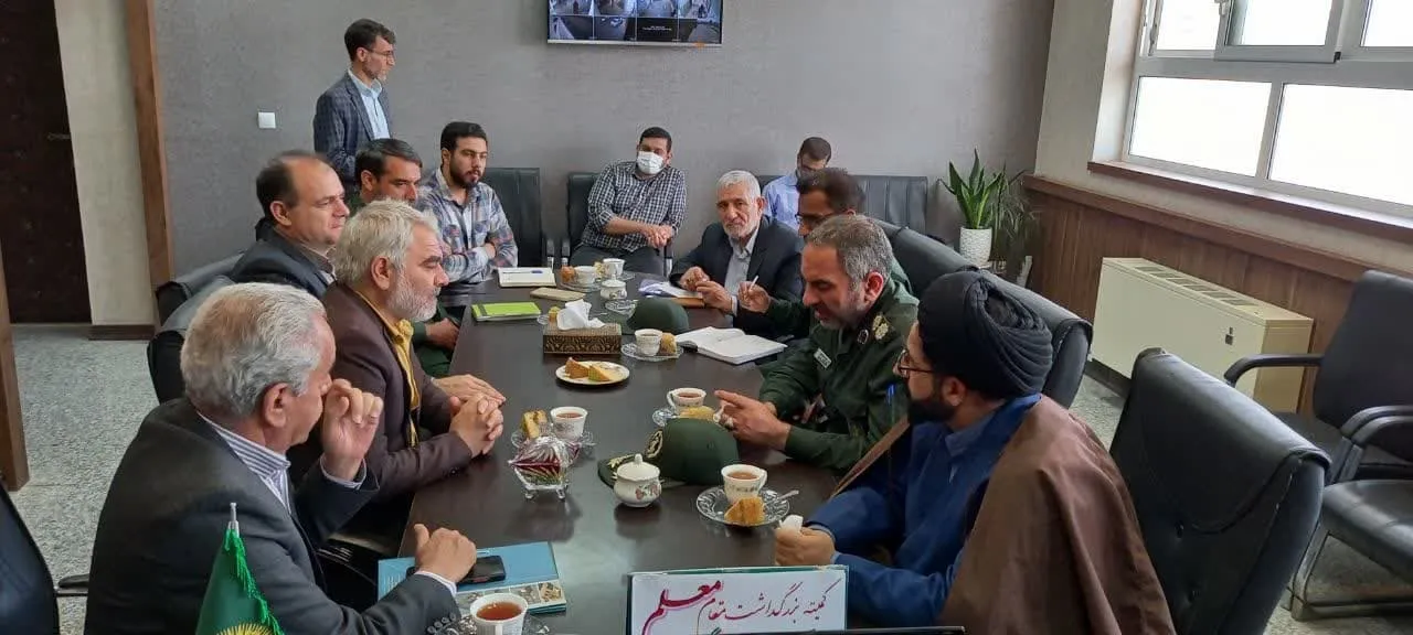 دیدار فرماندهی و پایوران ناحیه سپاه شهرستان با ریاست و کارکنان اداره آموزش